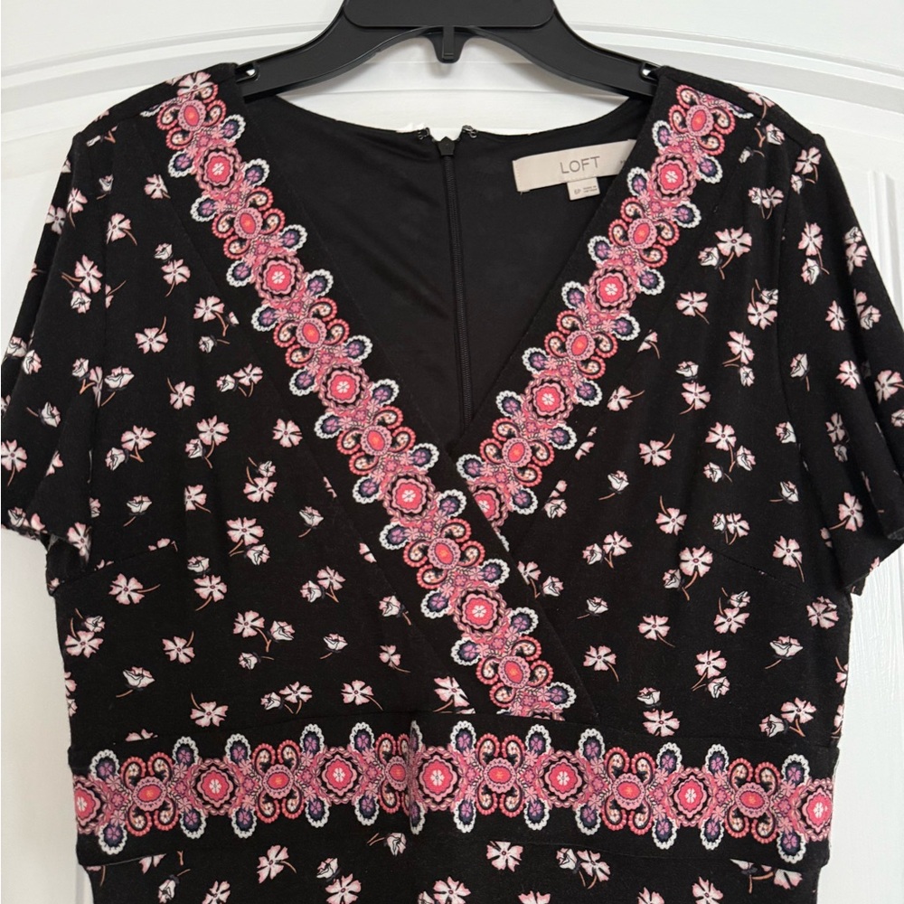 LOFT Floral Border V-Neck Wrap Dress Size 6P - Picture 3 of 6